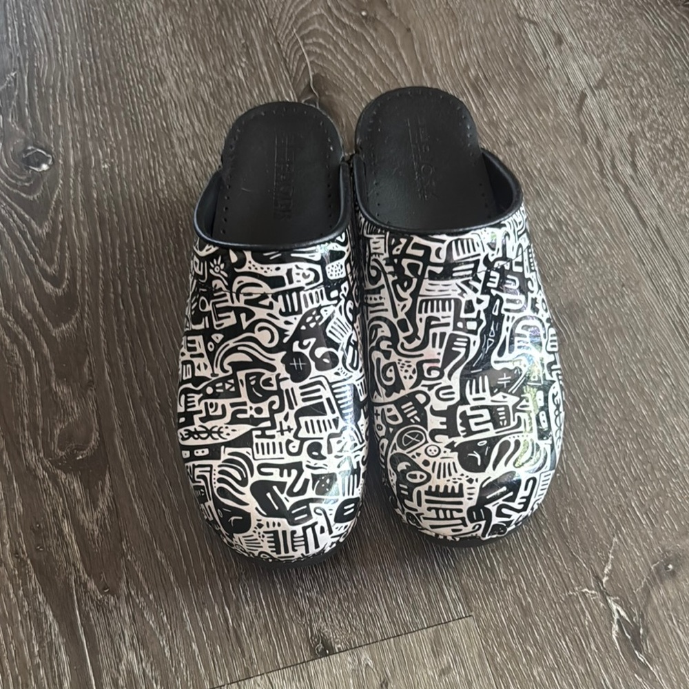 Bjork Black & White Graphic Slip-On Clogs with Abstract Print